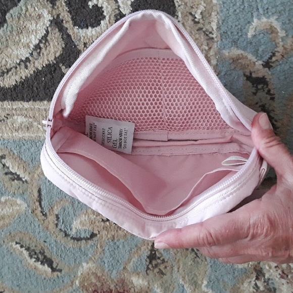 3x*Host Pick*Pink VS cute fanny pack - Picture 8 of 16